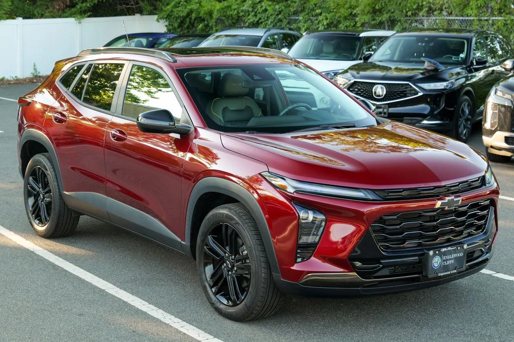 Used 2024 Crimson Metallic Chevrolet ACTIV image 9