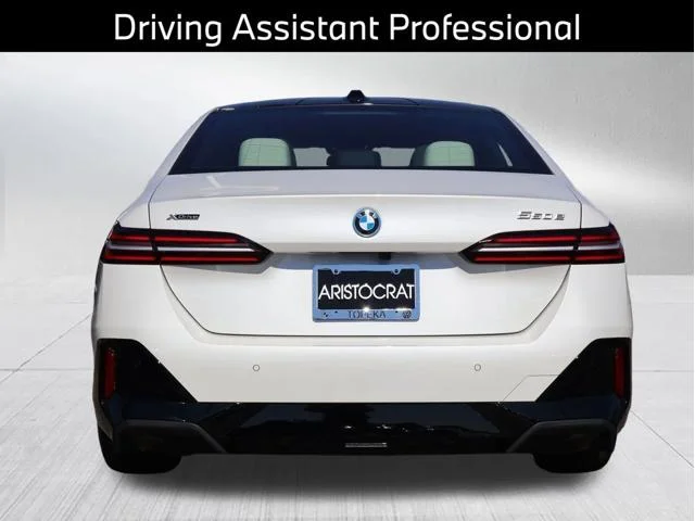 New 2026 Mineral White Metallic BMW 550e xDrive image 8