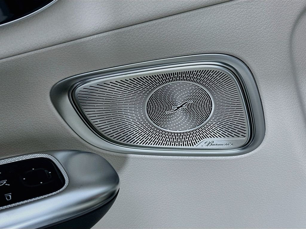 New 2027 MANUFAKTUR Moonlight White Metallic Mercedes-Benz GLC 350e image 19