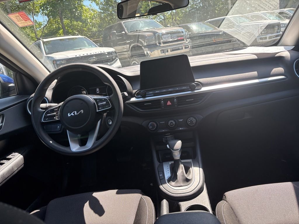 Used 2023 Blue Kia LXS image 10