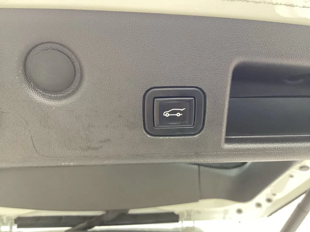 Used 2022 Summit White Chevrolet RS image 26