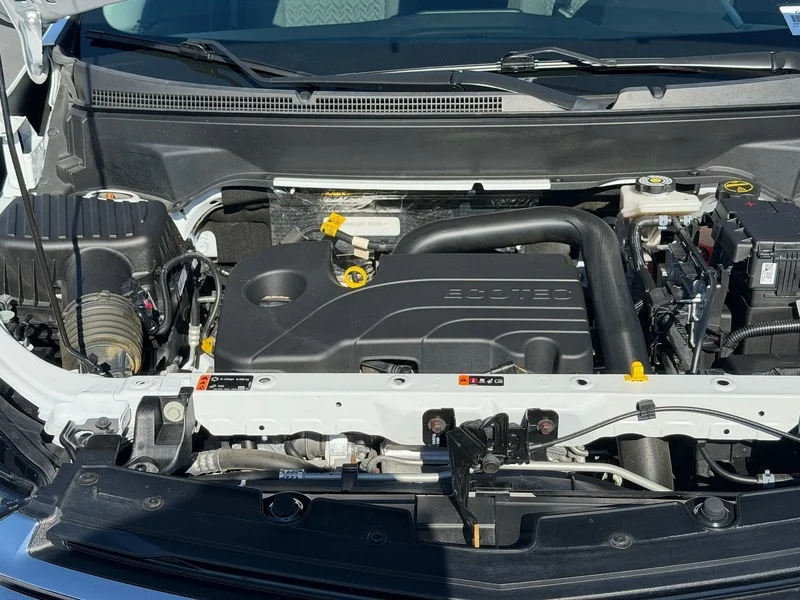 Used 2024 Summit White Chevrolet LT image 27