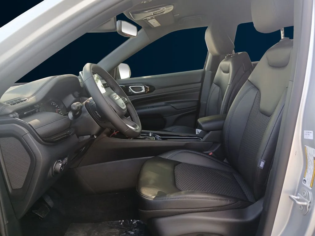 New 2026 Silver Jeep Latitude image 10