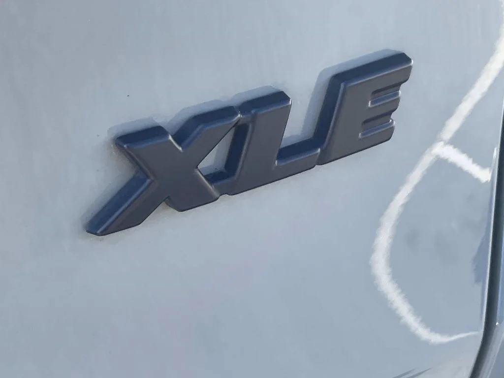 Used 2023  Toyota XLE image 10
