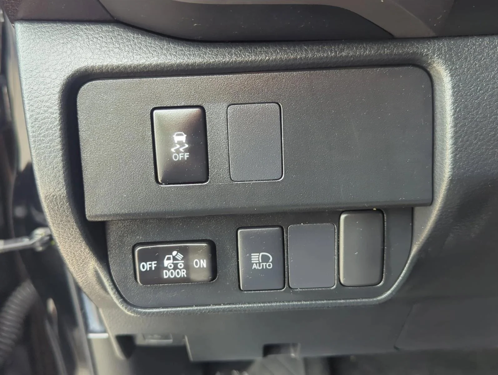 Used 2022 Midnight Black Metallic Toyota SR5 image 13