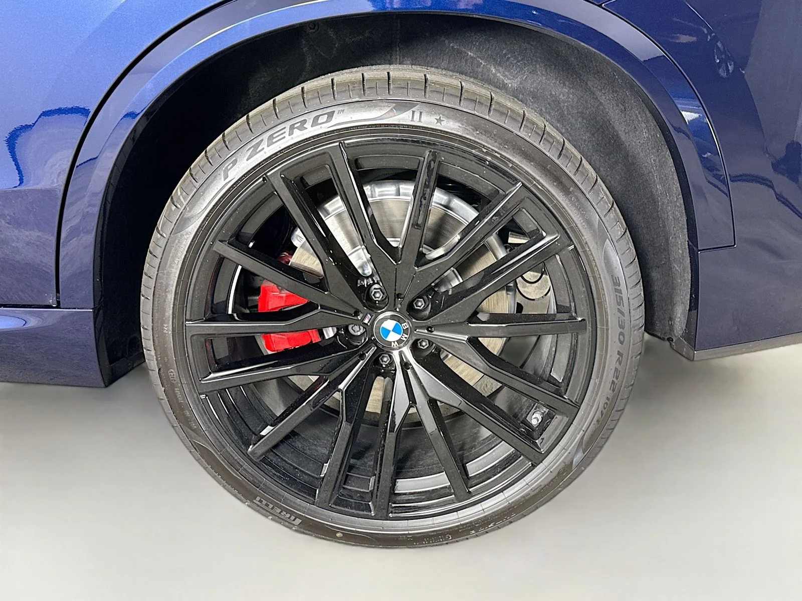 2026 BMW X5 M60i - Photo 33