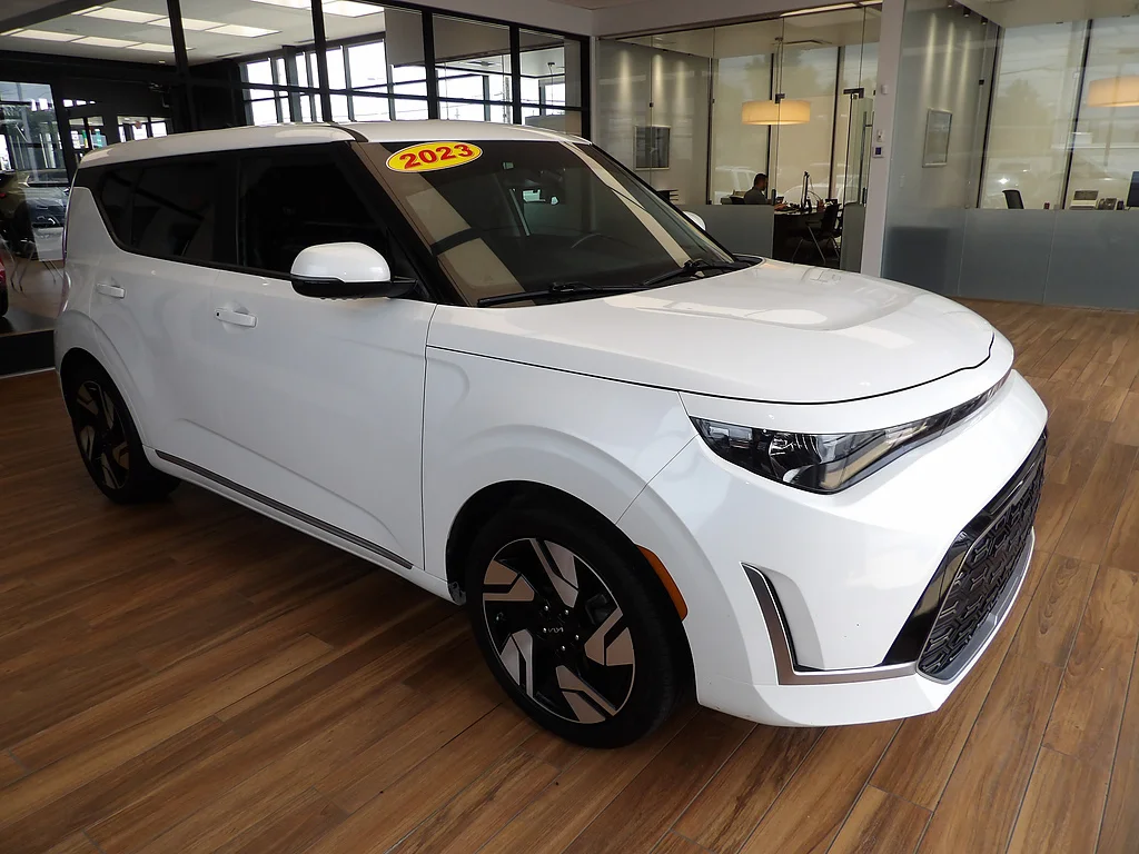 Used 2023 Snow White Pearl Kia GT-Line image 3