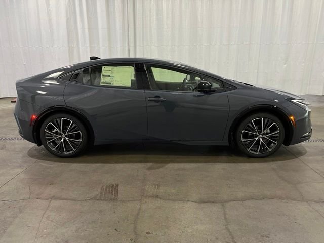 New 2027 Guardian Gray Toyota  XLE image 2