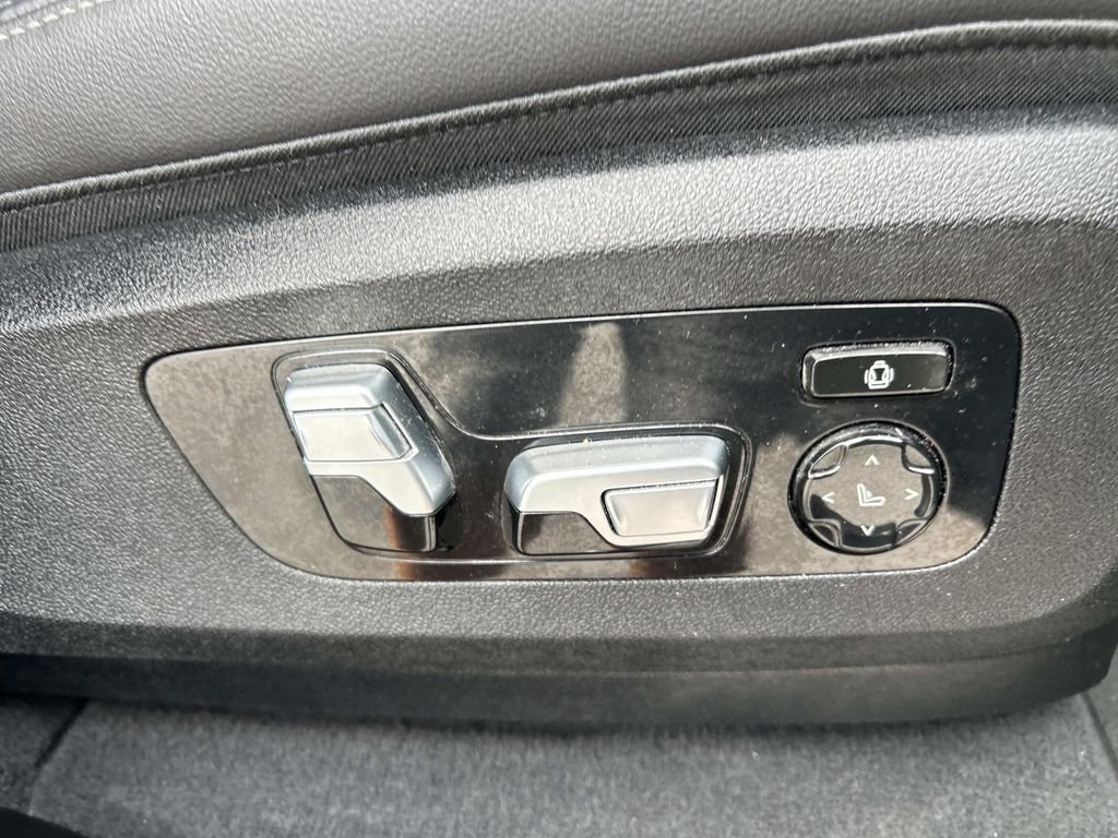 Used 2021 Arctic Gray Metallic BMW xDrive40i image 27