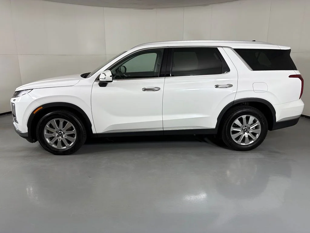 Used 2024 White Hyundai SEL image 5
