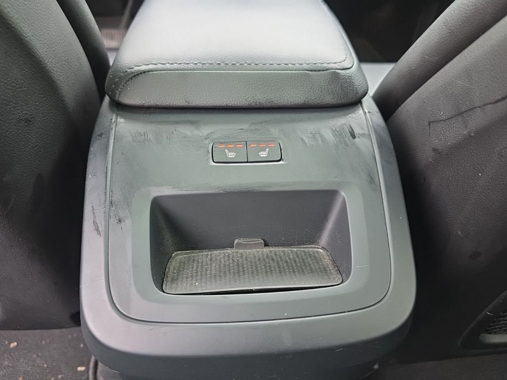 Used 2019 White Volvo T5 Momentum image 27