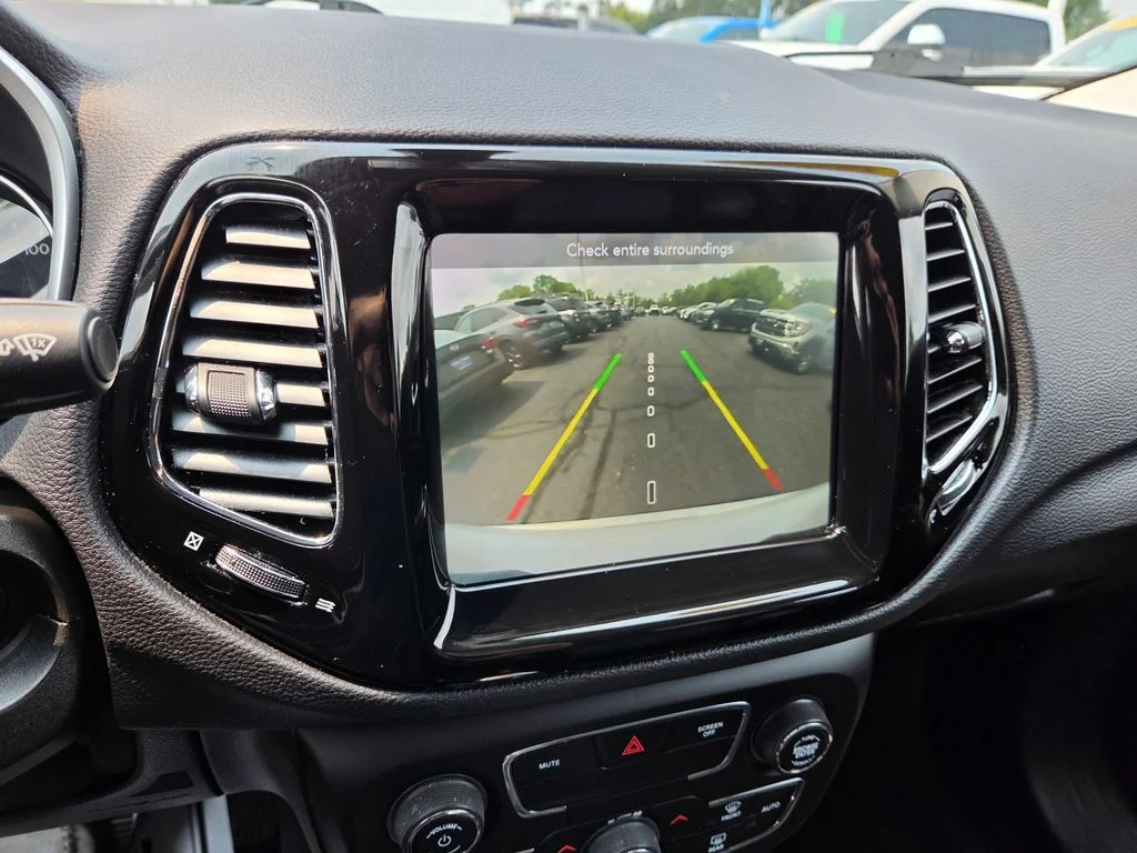 Used 2019 White Clearcoat Jeep Limited image 9