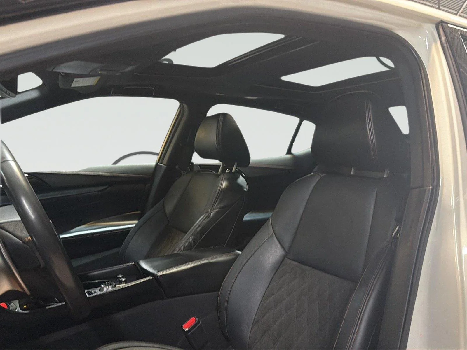 2022 Nissan Maxima SR - Photo 10
