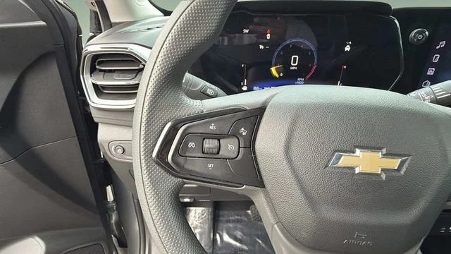 Used 2025 Sterling Gray Metallic Chevrolet LT image 22