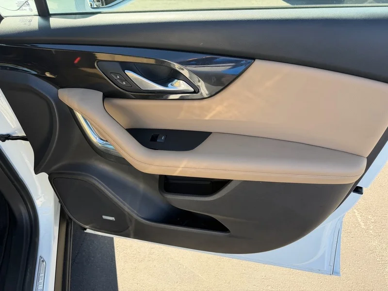 Used 2019 SUMMIT WHITE Chevrolet Premier image 20