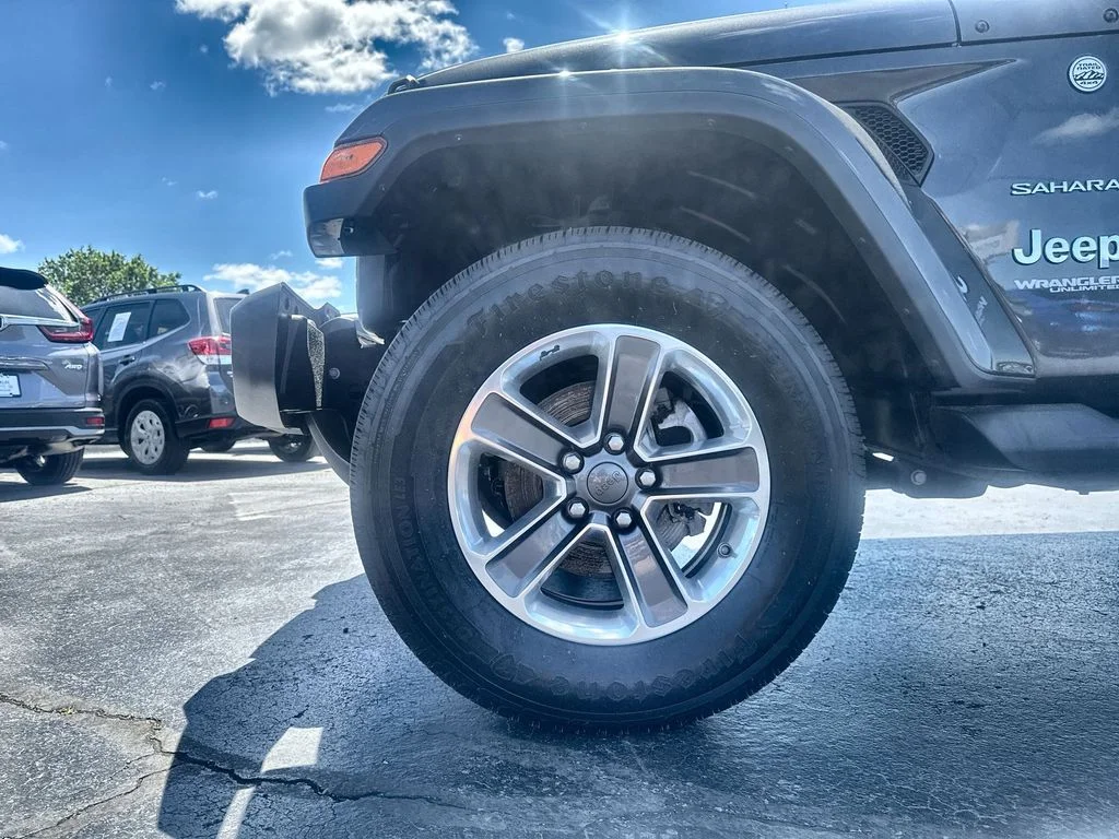 Used 2020 Gray Jeep Unlimited Sahara image 10