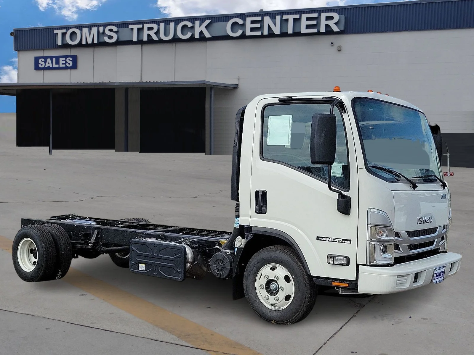 2024 Isuzu NPR-HD's photo
