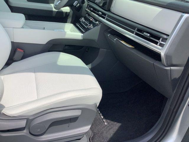 New 2027 Silver Hyundai SE image 26