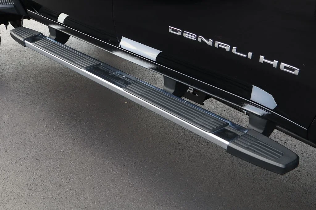 Used 2025 Black GMC Denali image 11