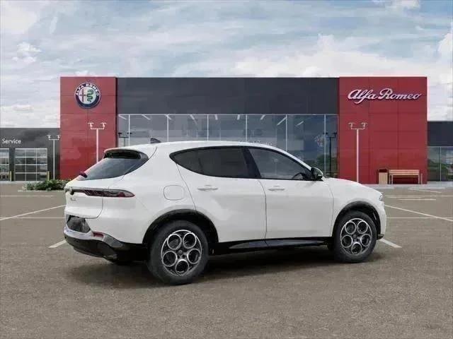 New 2025 Milano White Exterior Paint Alfa Romeo  image 34