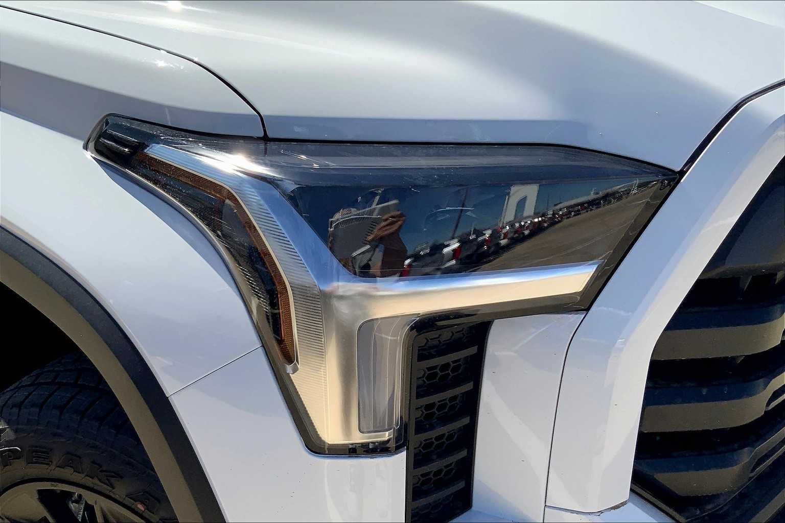 2025 Toyota Tundra SR5 - Photo 12