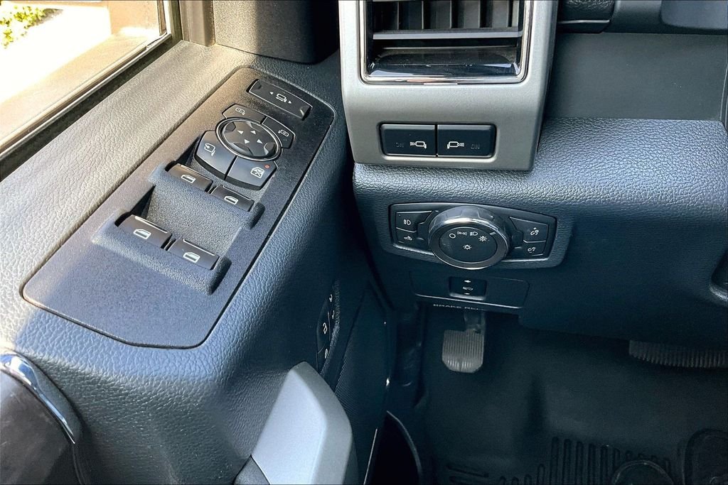 Used 2022 Silver Ford Lariat image 16