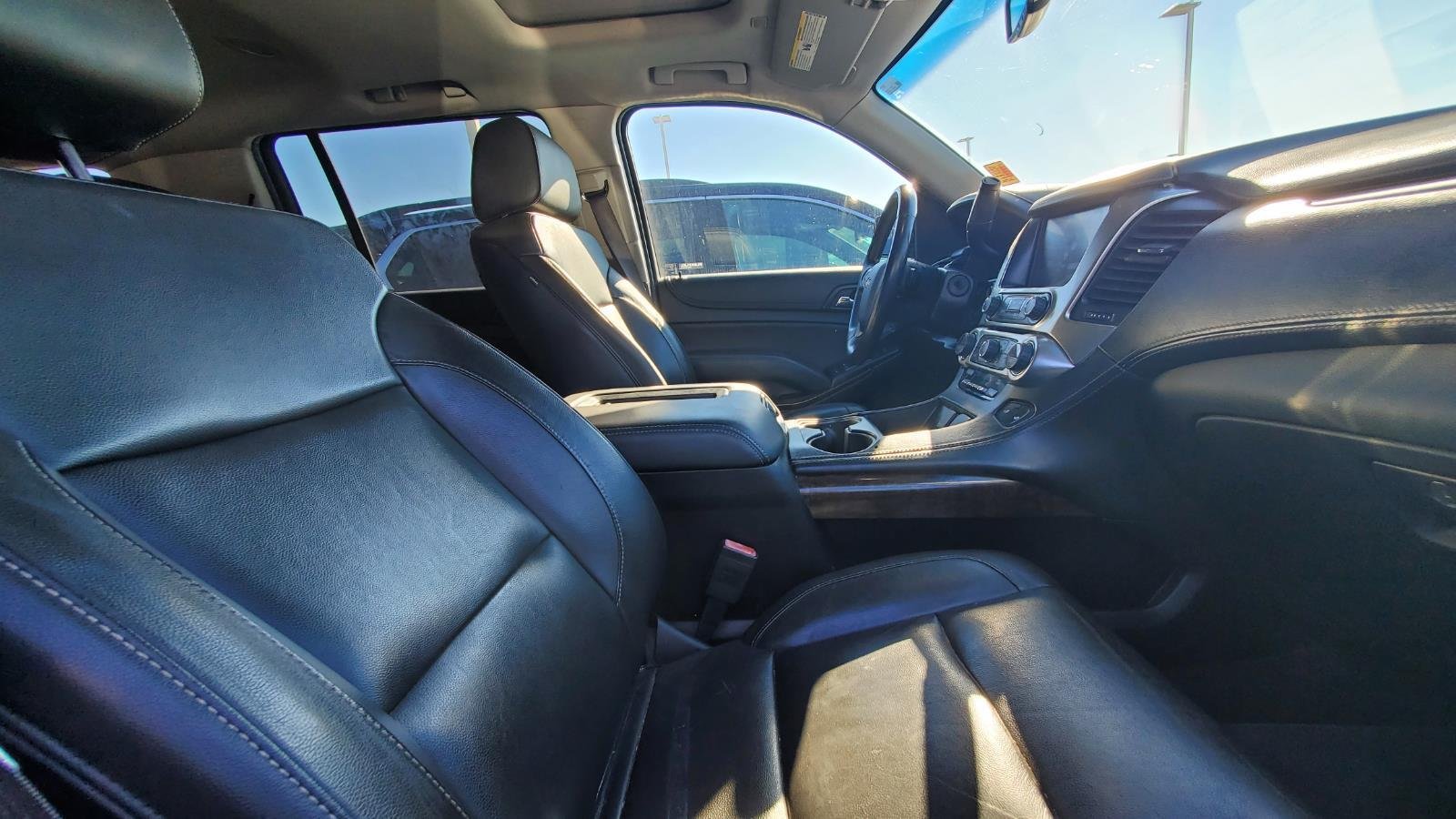 2018 Chevrolet Suburban LT photo 3