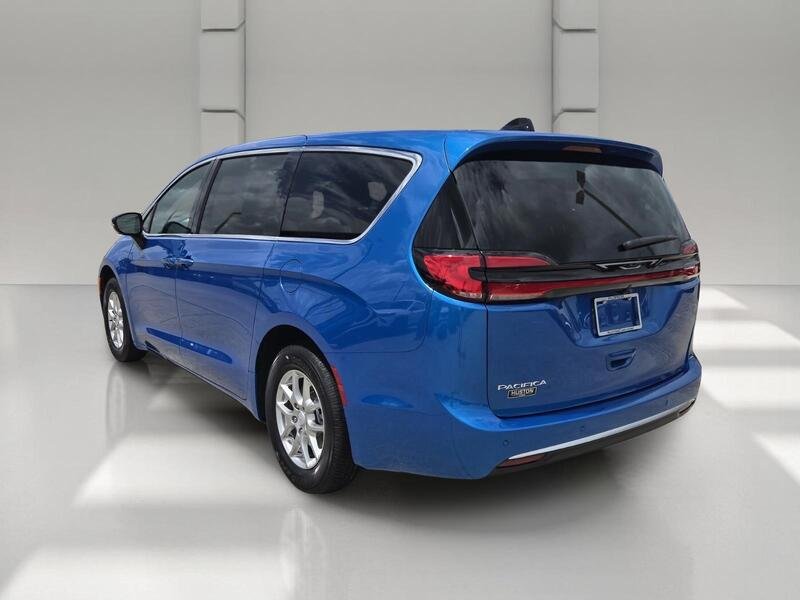 New 2027 Hydro Blue Pearl-Coat Exterior Paint Chrysler SELECT FWD image 3