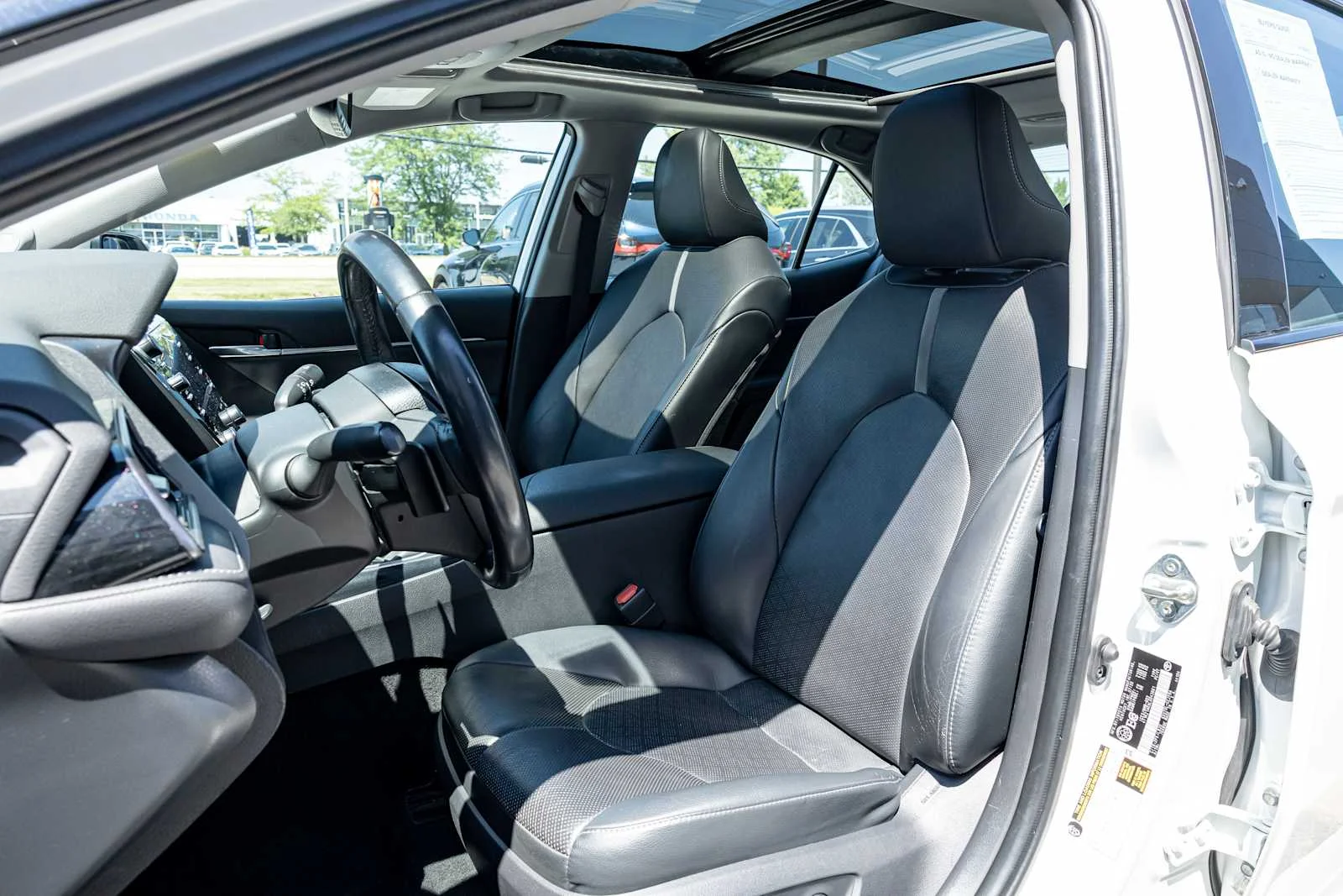 Used 2020 Wind Chill Pearl Toyota XSE V6 image 29