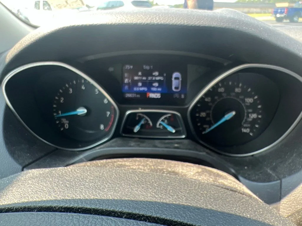 Used 2017 White Gold Metallic Ford SE image 9
