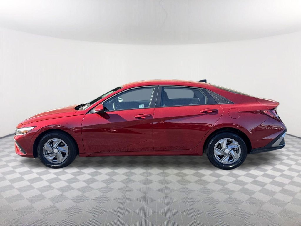 Used 2025 Red Hyundai SE image 8