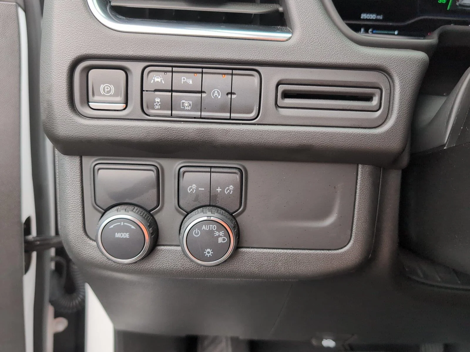 Used 2023 SUMMIT WHITE Chevrolet RST image 27