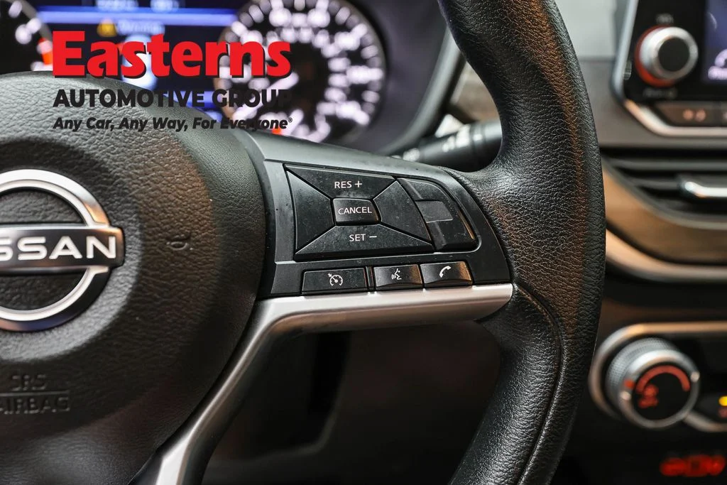Used 2023 Silver Nissan 2.5 SV image 16