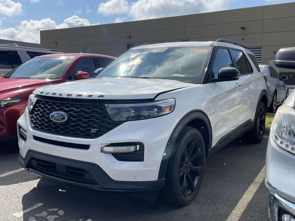Used 2023 Star White Metallic Tri-Coat Ford ST image 2