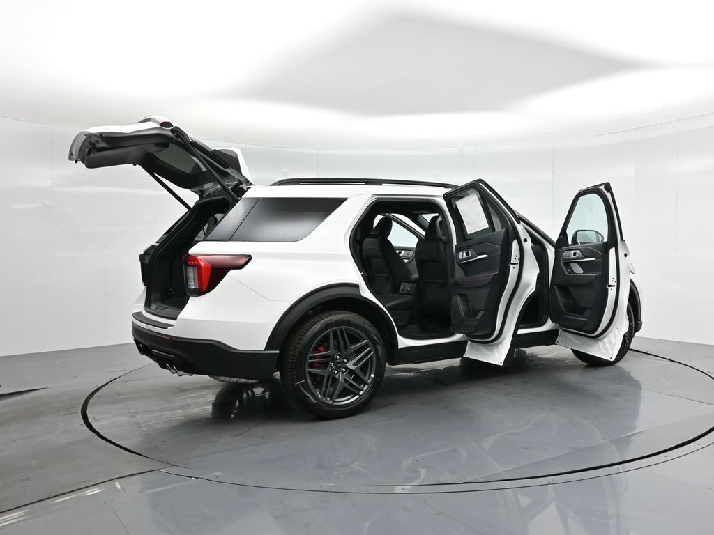 New 2025 Star White Metallic Tri-Coat Ford ST image 5