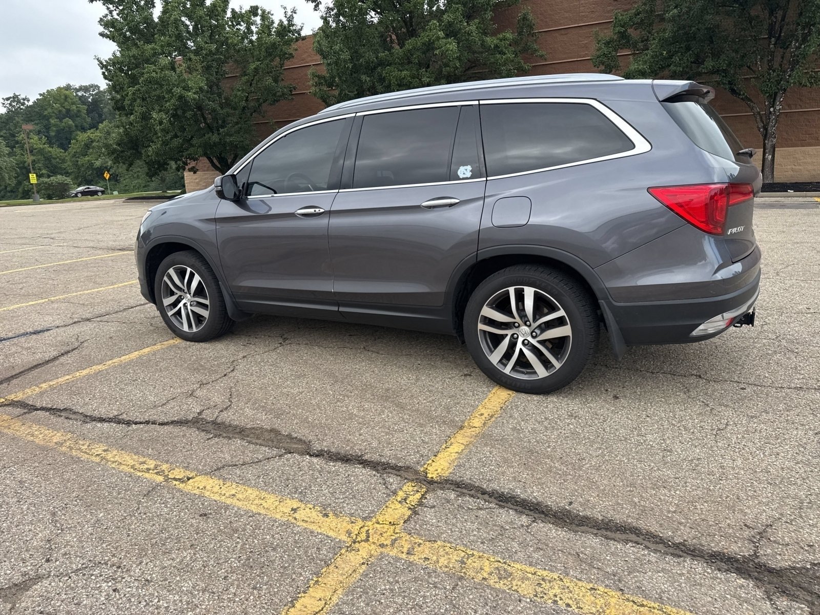 Used 2017 Modern Steel Metallic Honda Touring image 31