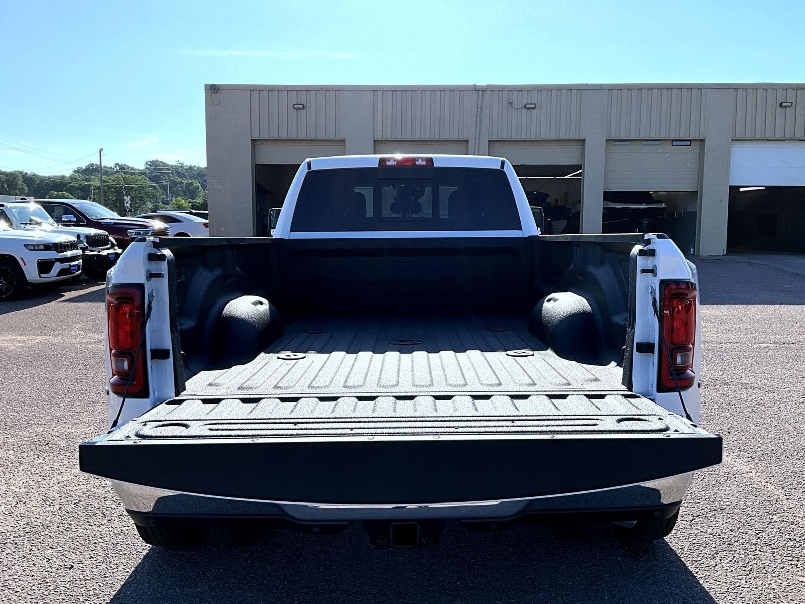 New 2026 Bright White Clear-Coat Exterior Paint RAM Tradesman image 9