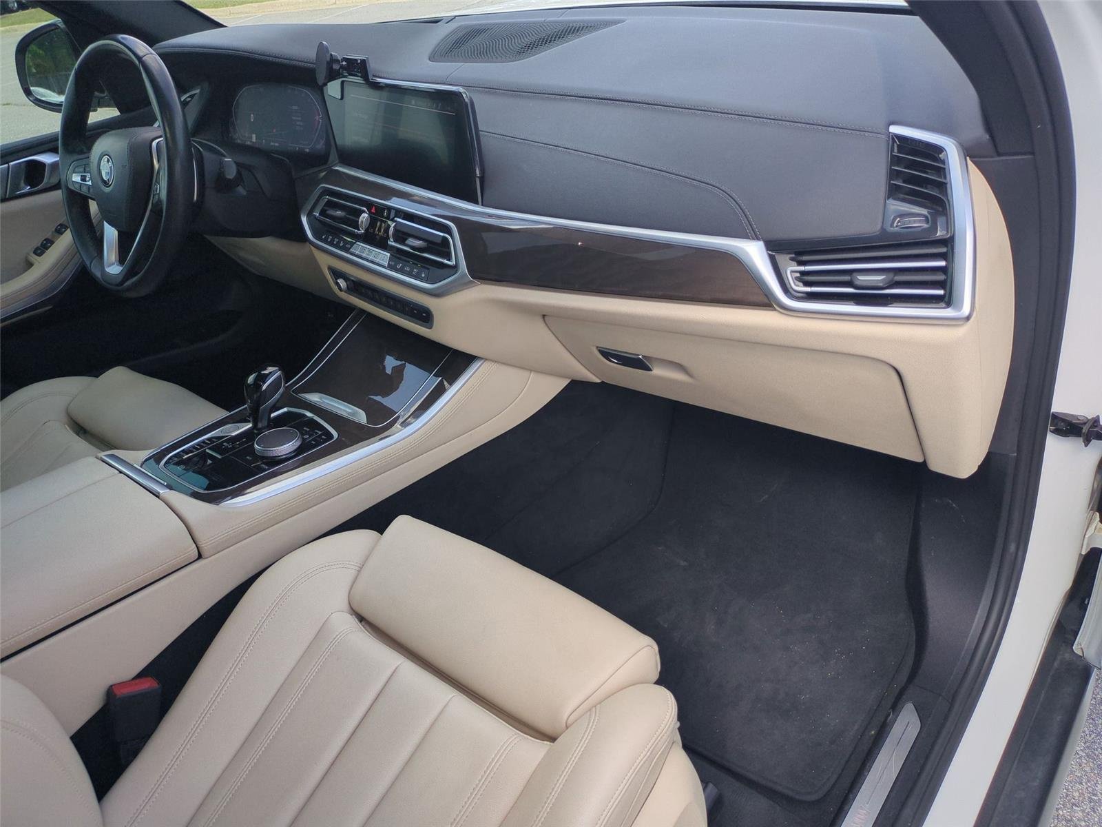 Used 2022 Alpine White BMW sDrive40i image 41