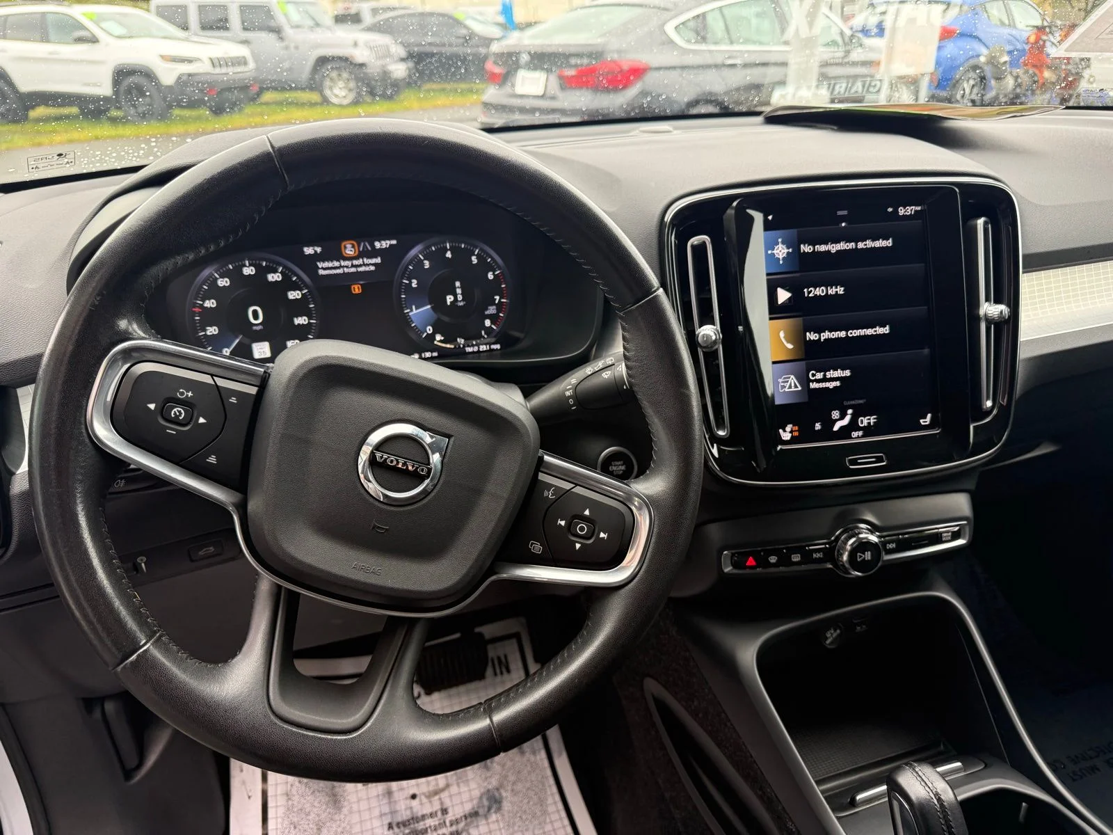 Used 2021  Volvo Momentum image 16