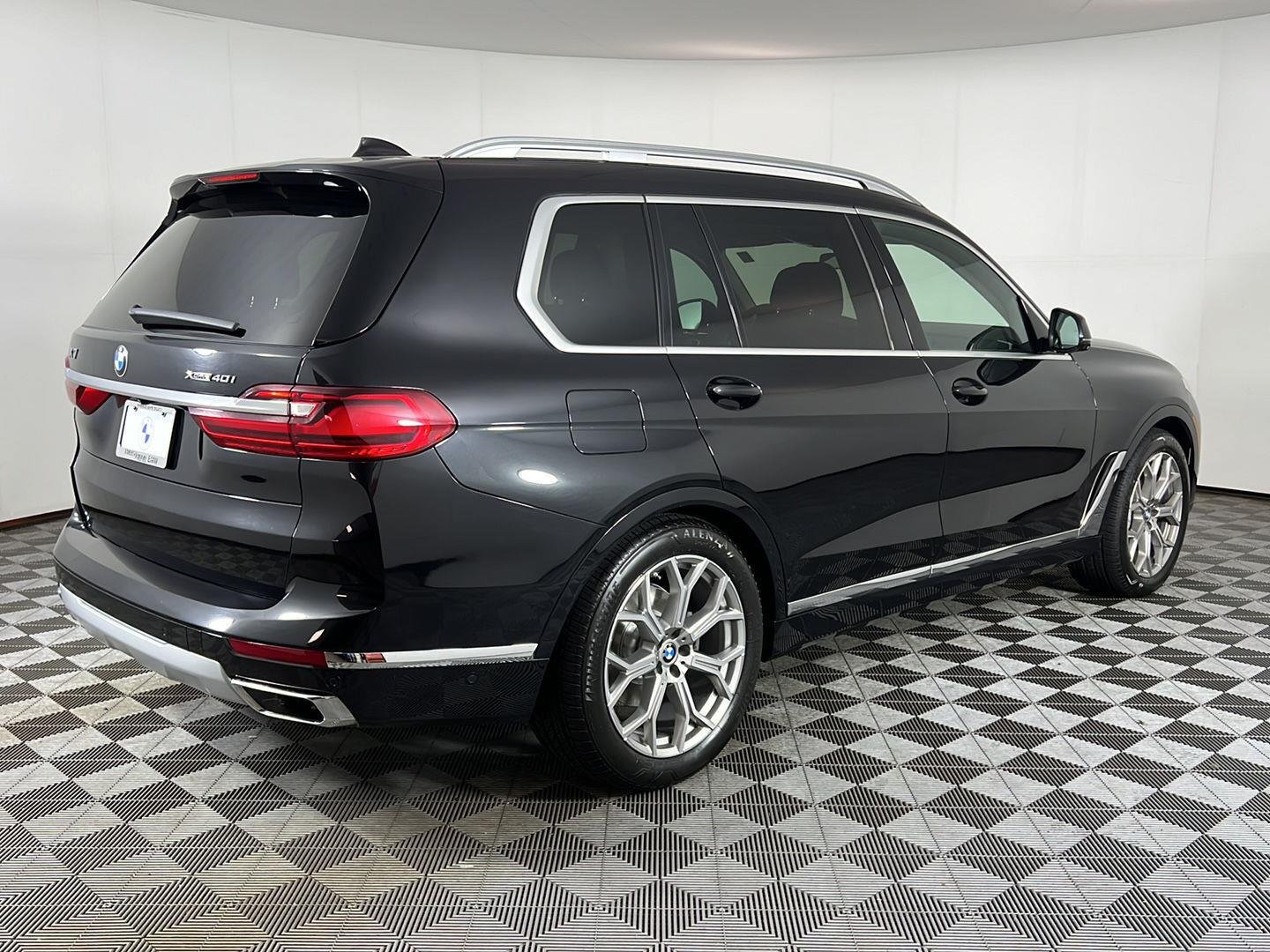 Used 2022 Black Sapphire Metallic BMW xDrive40i image 5