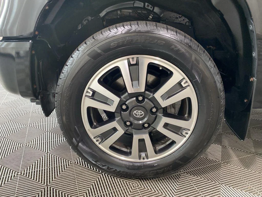 Used 2019 Midnight Black Metallic Toyota SR5 image 17