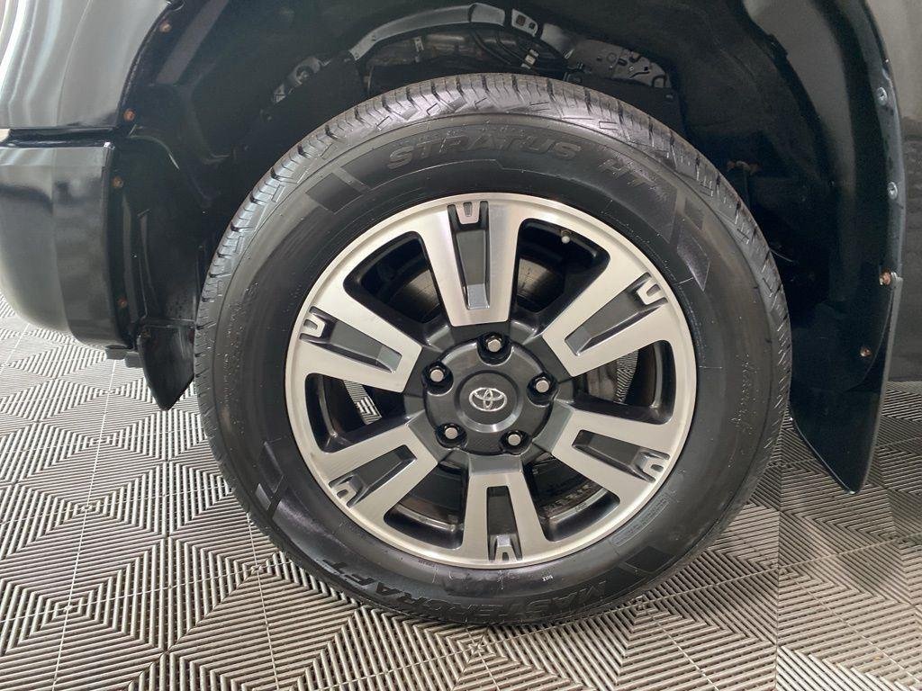 Used 2019 Midnight Black Metallic Toyota SR5 image 17
