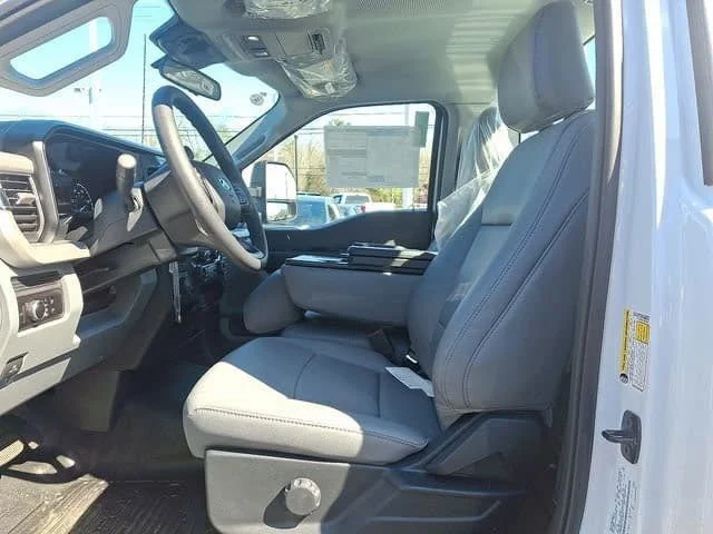 New 2026 Oxford White Ford XL image 8