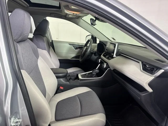 Used 2019 Silver Toyota XLE image 4