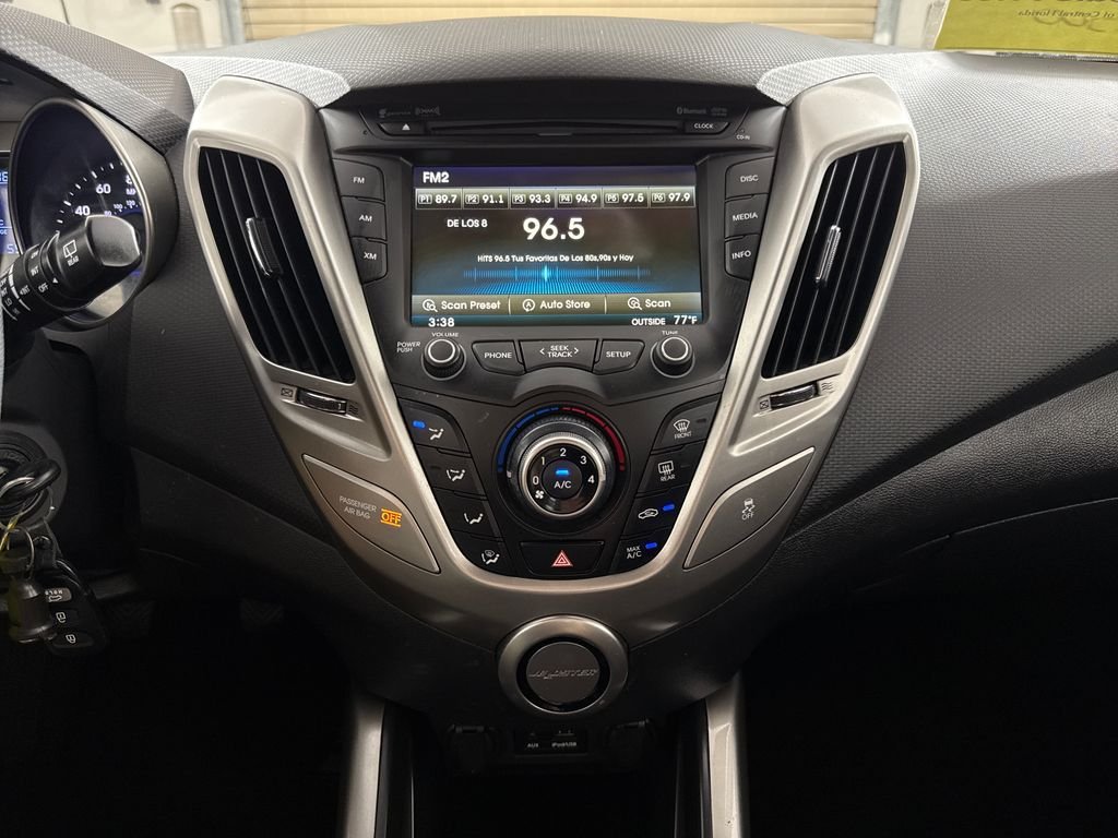 2013 Hyundai Veloster Base - Photo 15