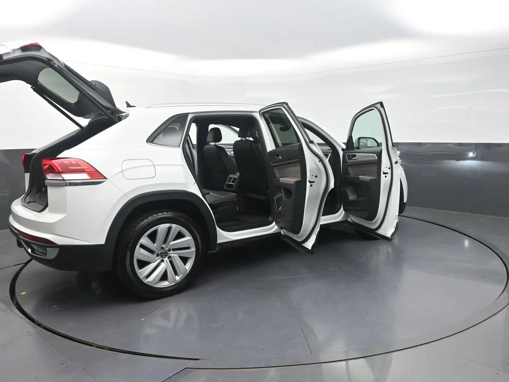 Used 2023 White Volkswagen 3.6L V6 SE w/Technology image 38