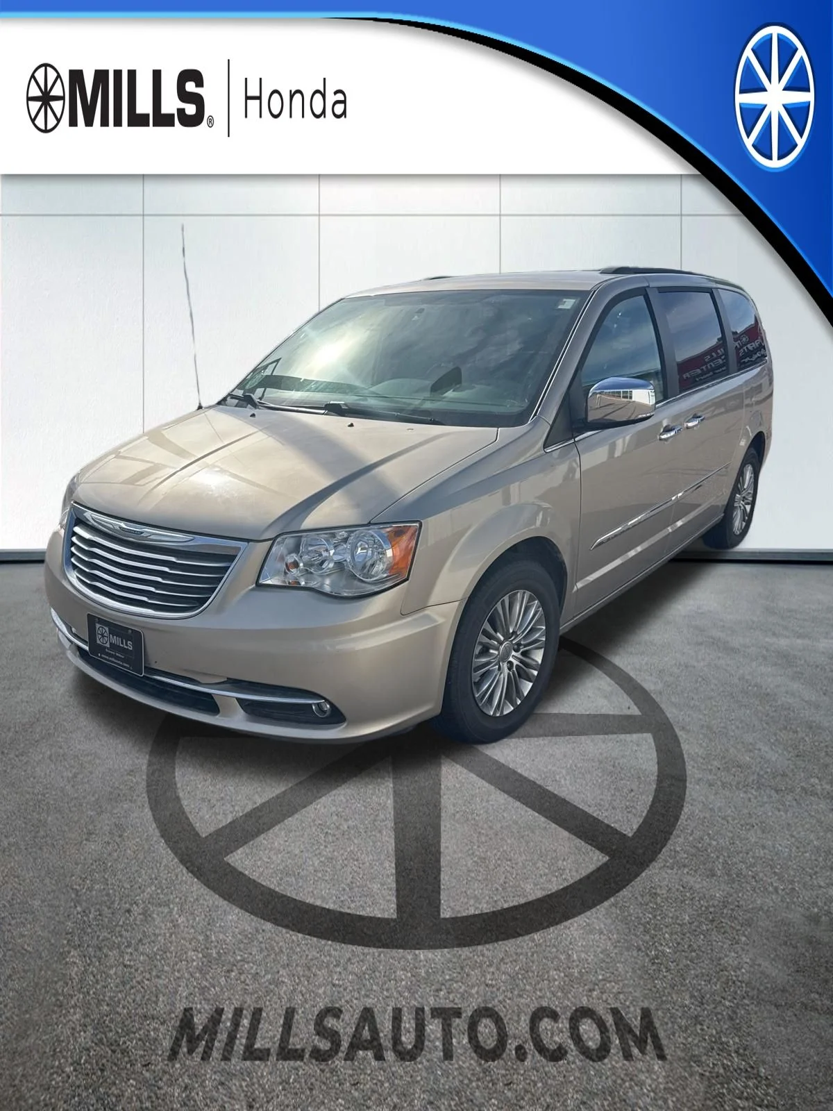 2015 Chrysler Town & Country Touring-L's photo