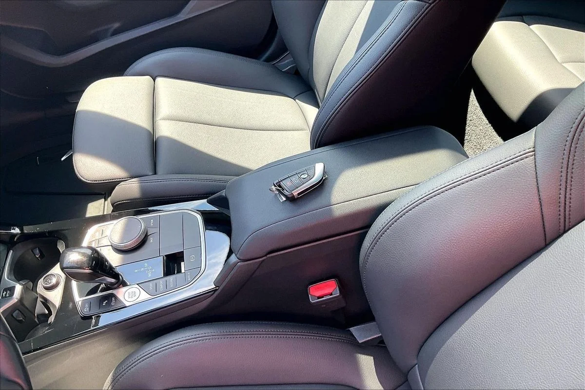 Used 2024  BMW xDrive image 37