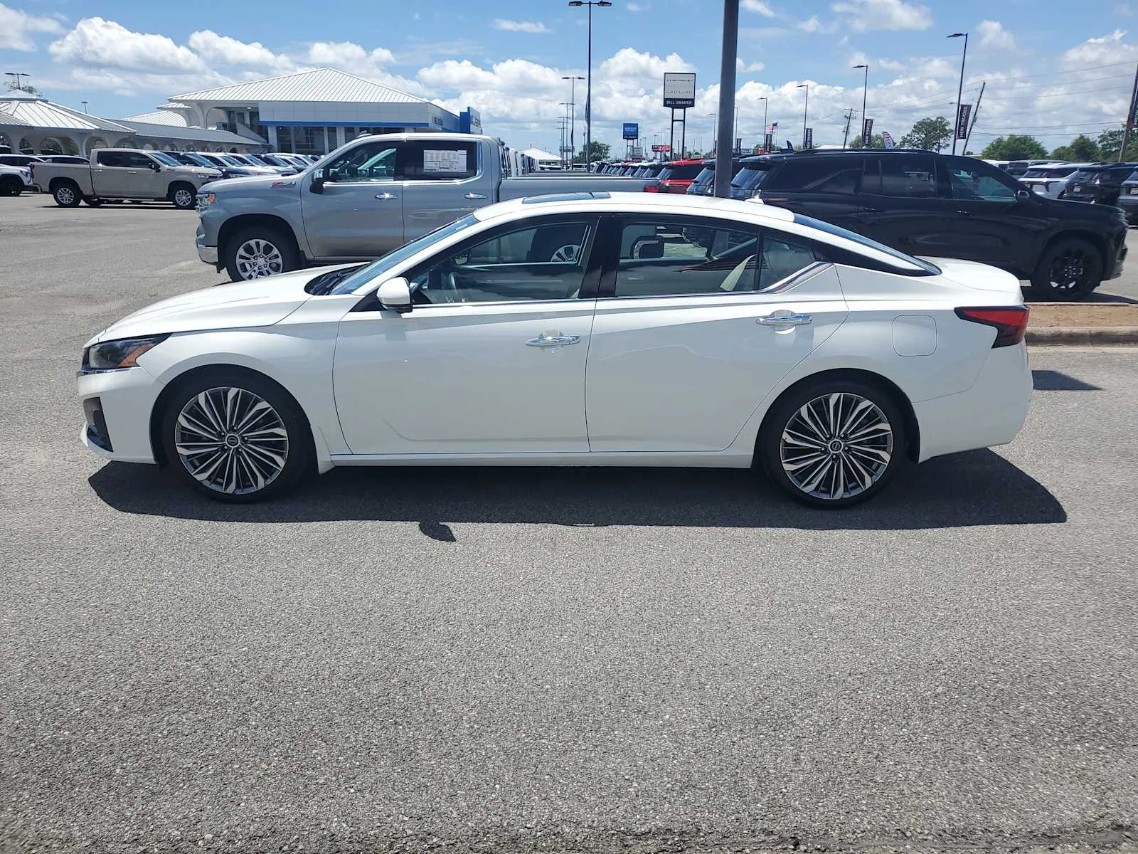 Used 2024 White Nissan 2.5 SL image 2