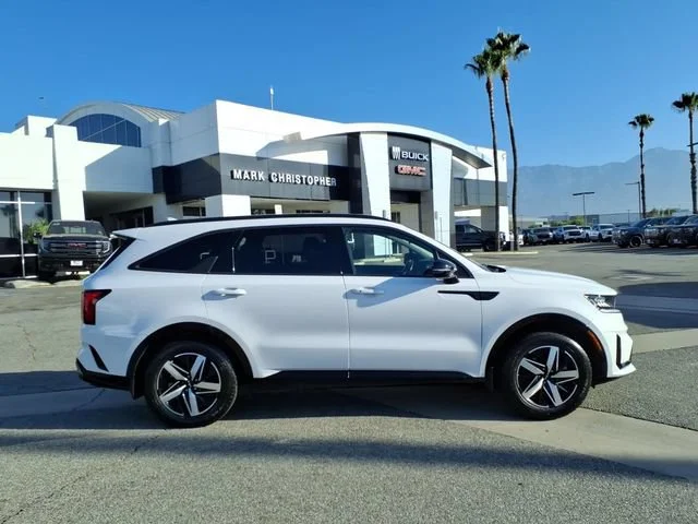 Used 2023 White Kia S image 3